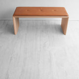 1 meter lang egetræsbænk med anilin læderhynde