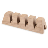 Ladestation i massiv egetræ. Plads til 4 telefoner eller tablets med en tykkelse på max 15 mm.